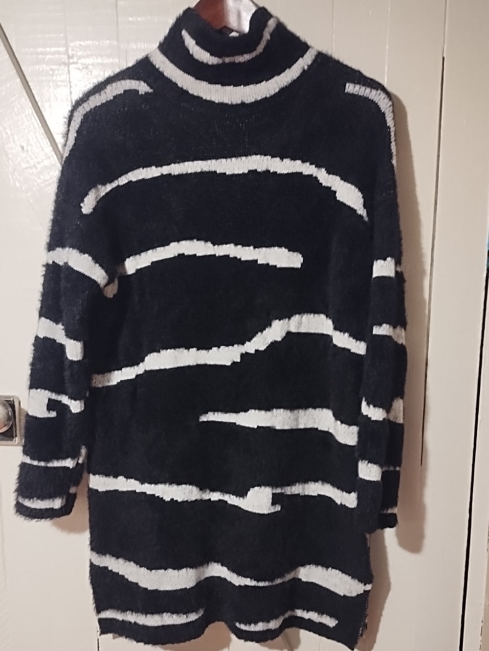 SHEIN Black and White Striped Turtleneck Sweater Dress Like New Size Large.